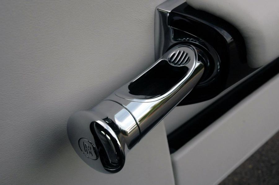  Rolls-Royce Phantom Coupe 2008 года  (фото 17 из 134)